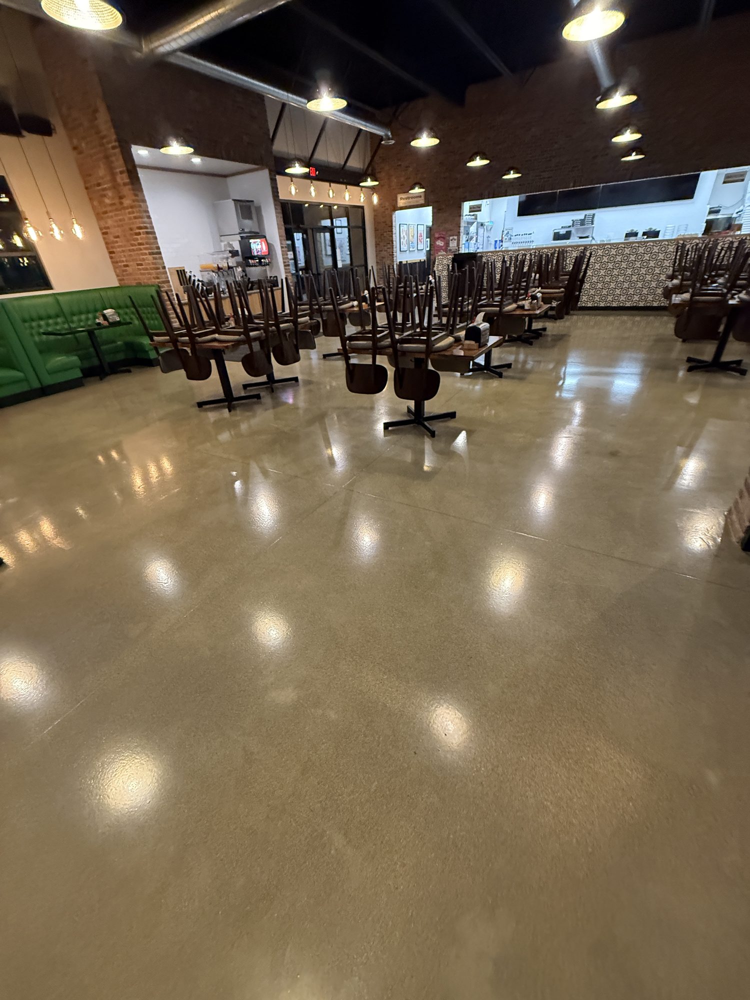 Briks Pizzeria Restaurant Floor - Photo 7