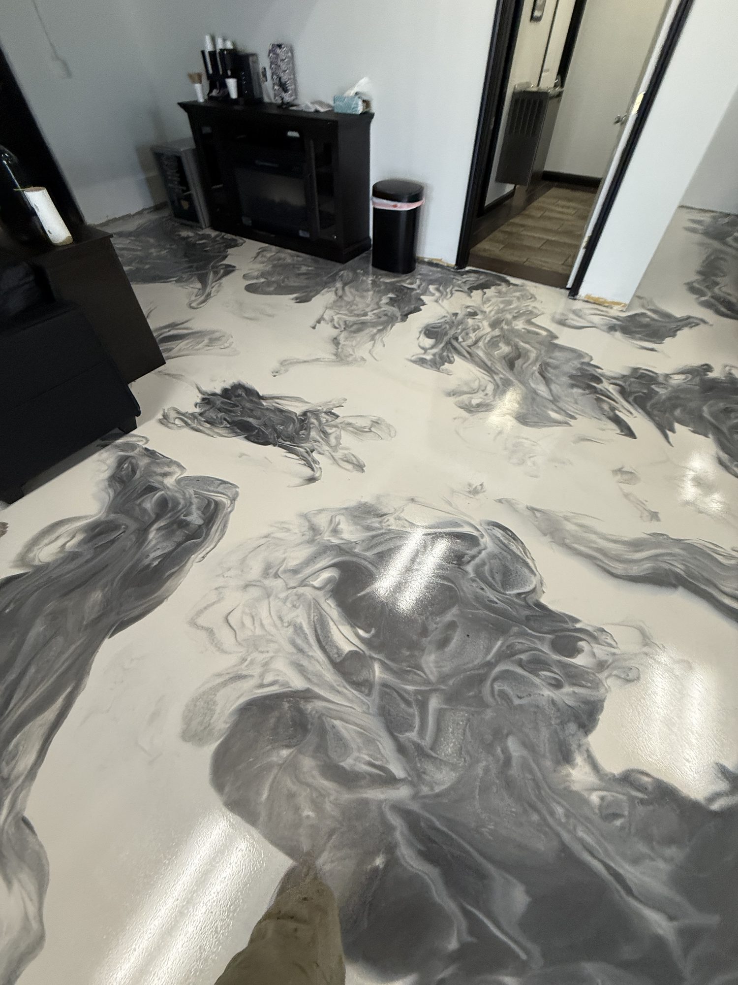 Twin City Automall Metallic Epoxy Showroom Floor - Photo 17