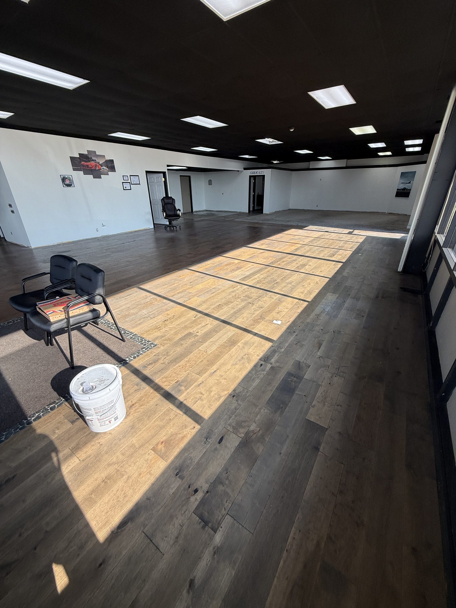 Twin City Automall Metallic Epoxy Showroom Floor - Photo 7