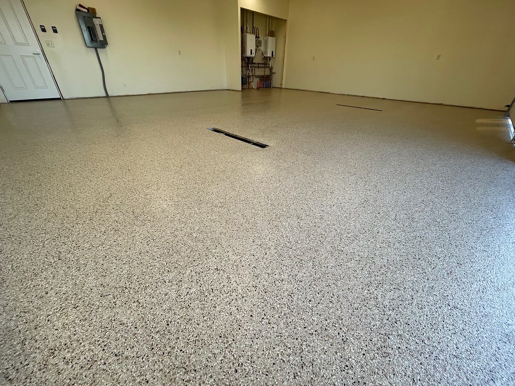 A newly coated garage floor with Shoreline full flake system
