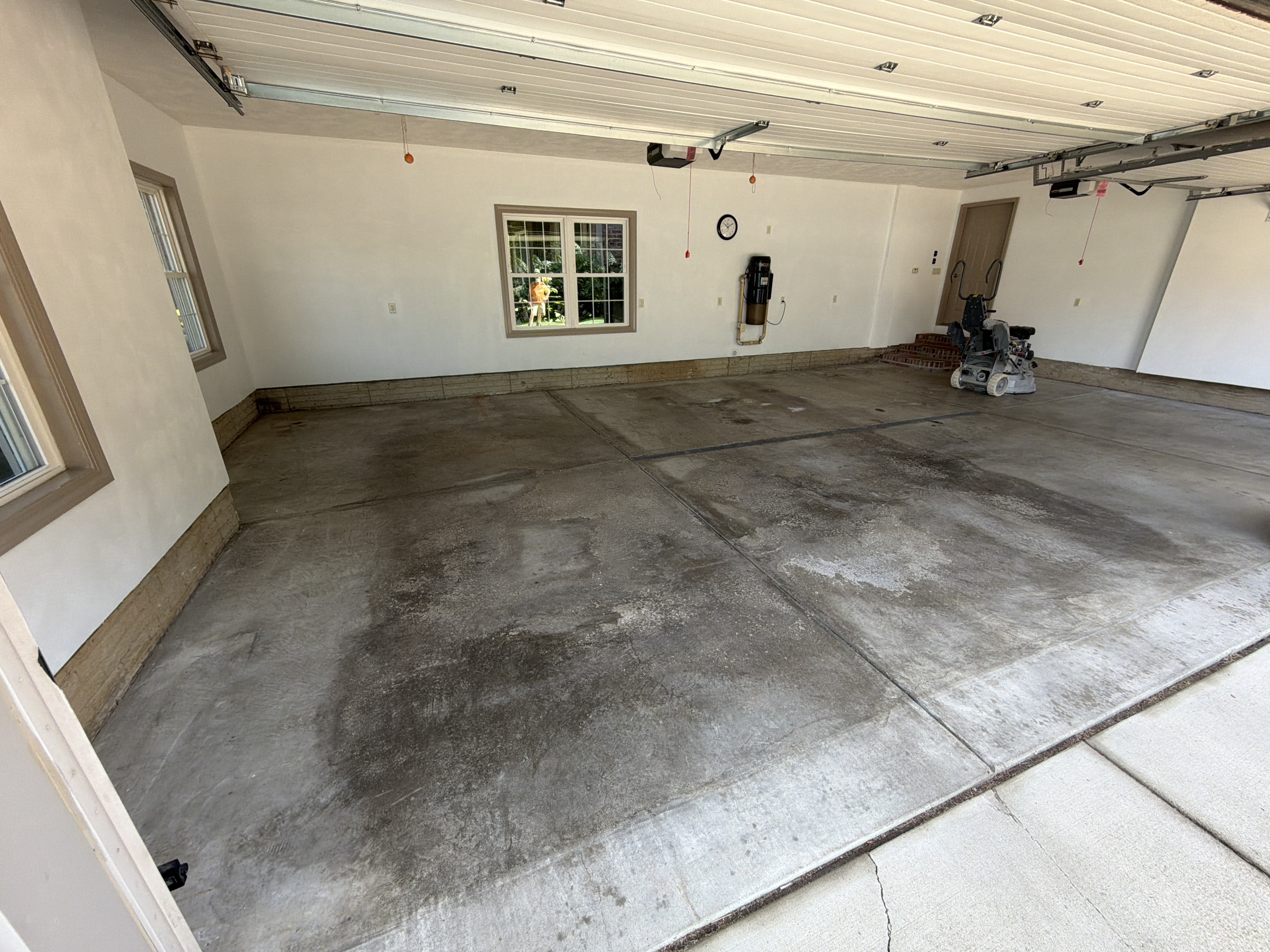 Madras Garage Floor Coating - Before