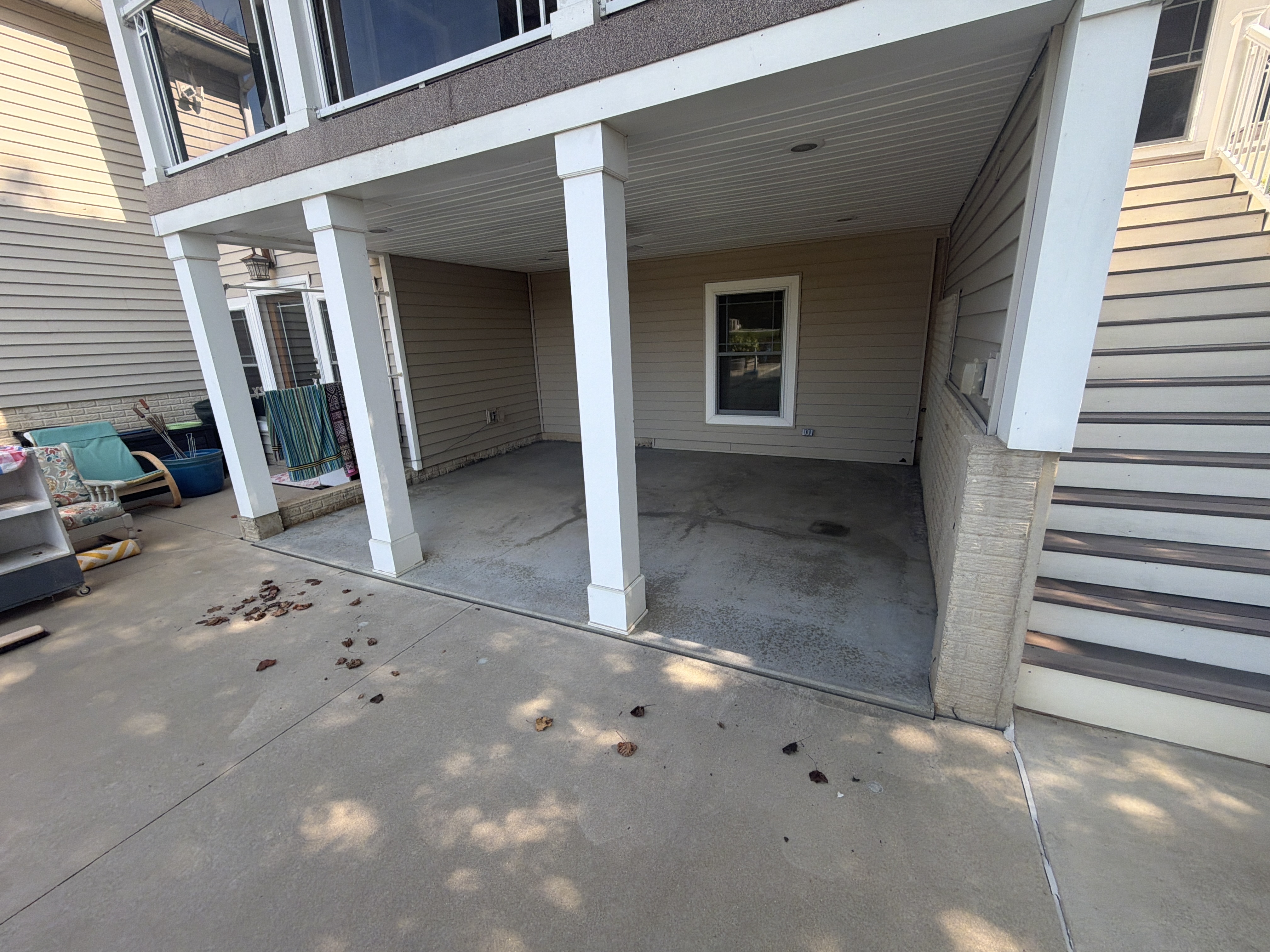 Lisa's Armington patio before its Loud Bros transformation