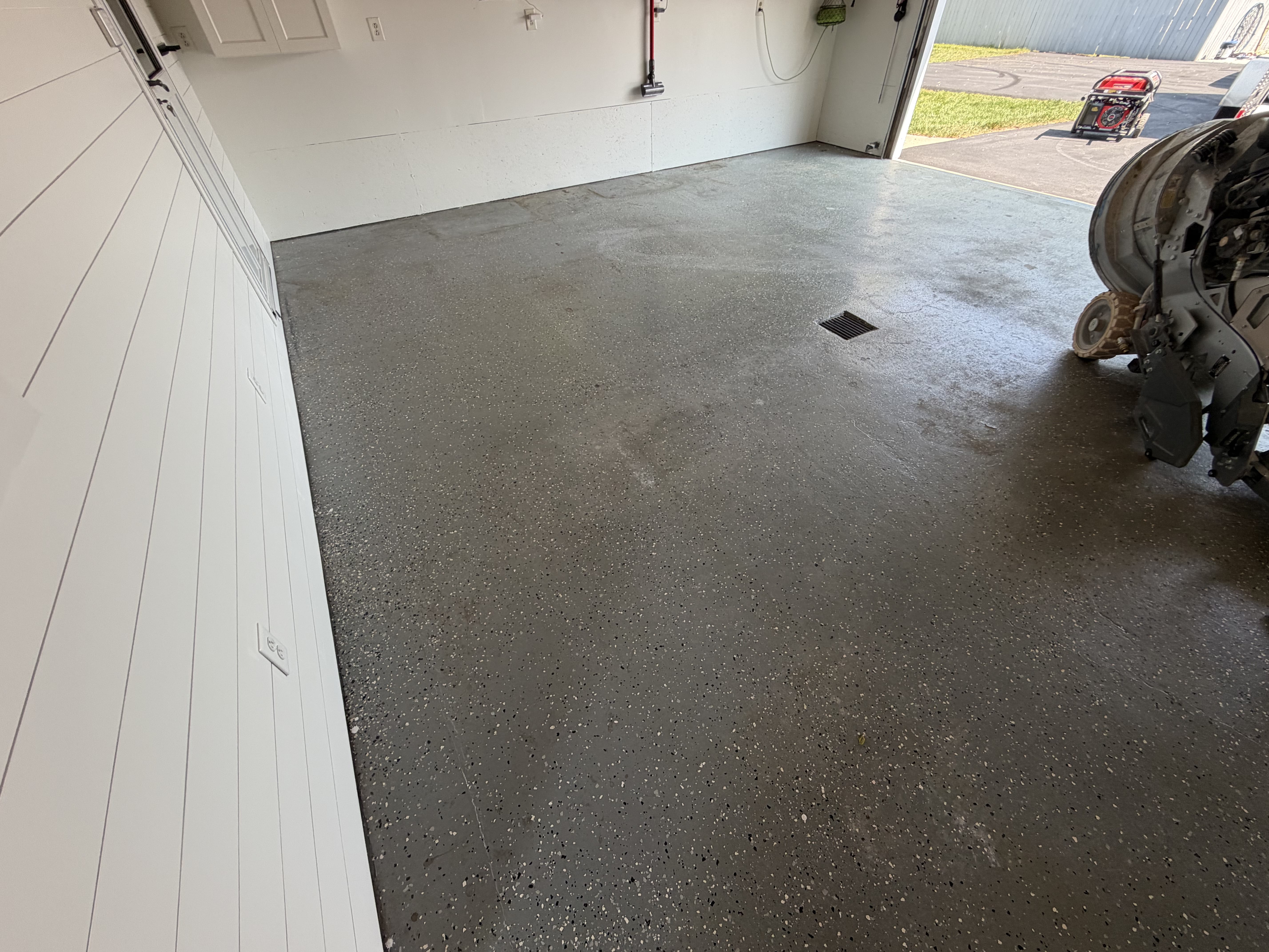 Holly's Gravel Garage Floor Coating - Before