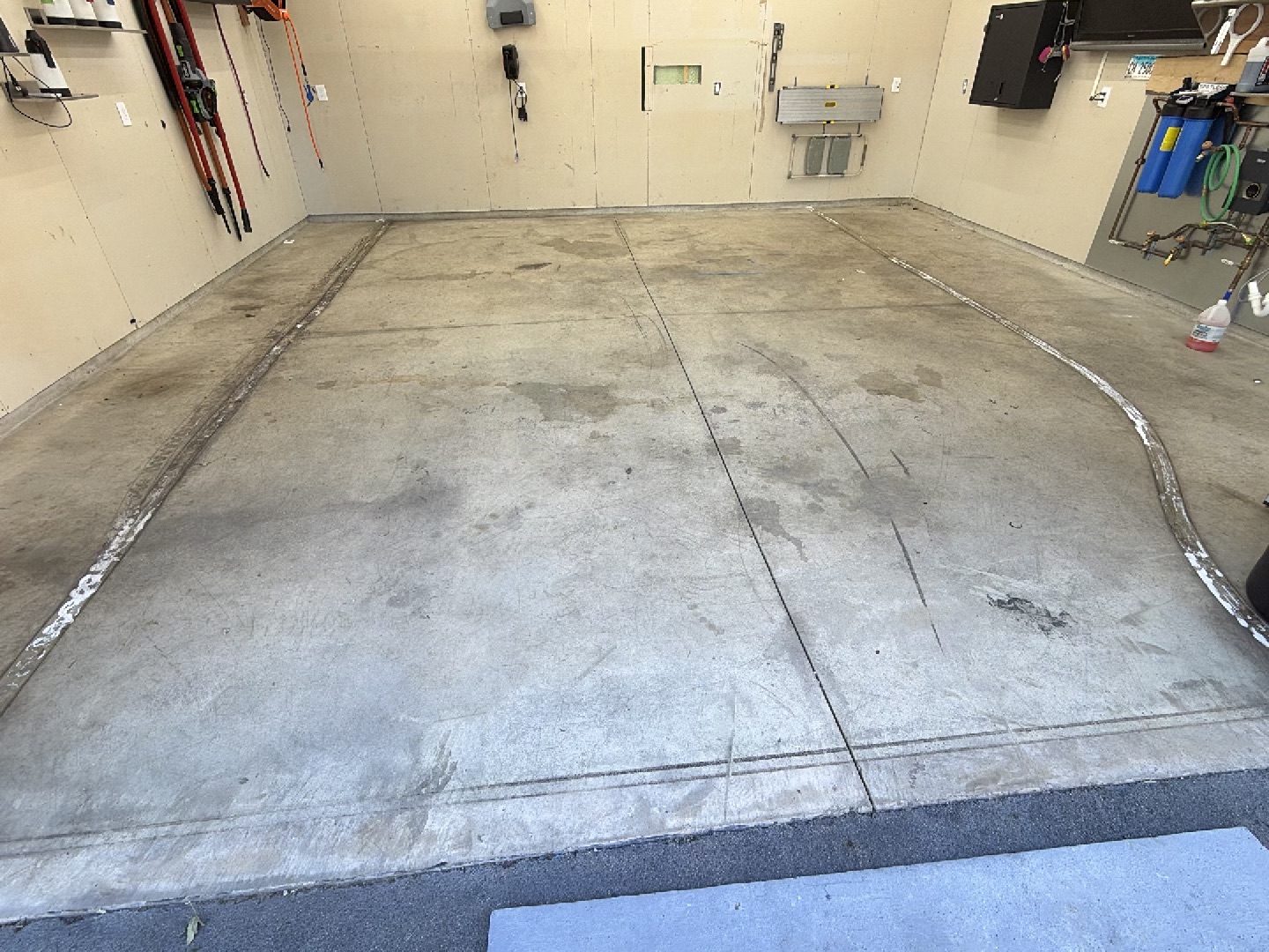 Lucas's Gravel Detailing Garage Floor Coating - Before